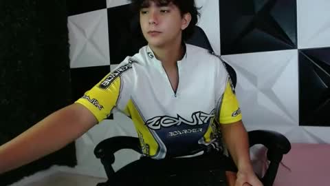 Snapshot of dani_cumboy chatting on 12.19.24 dani_cumboy online show from 12.19.24