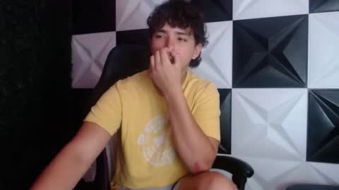 Snapshot of dani_cumboy chatting on 01.05.25 dani_cumboy online show from 01.05.25