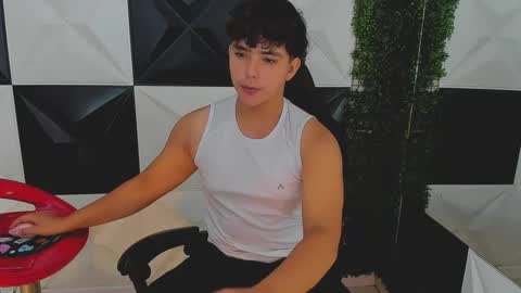 Snapshot of dani_cumboy chatting on 10.01.25 dani_cumboy online show from 10.01.25