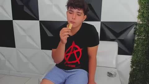 Snapshot of dani_cumboy chatting on 10.09.25 dani_cumboy online show from 10.09.25