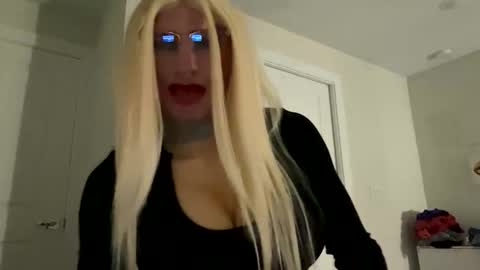 Snapshot of danicdgirl chatting on 10.12.25 danicdgirl online show from 10.12.25