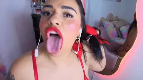 Snapshot of danielacortes03 chatting on 10.07.25 I think I will close this page please leave me a message if you want to know about me online show from 10.07.25