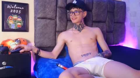 Snapshot of dann_brown chatting on 01.22.25 Dann Brown online show from 01.22.25