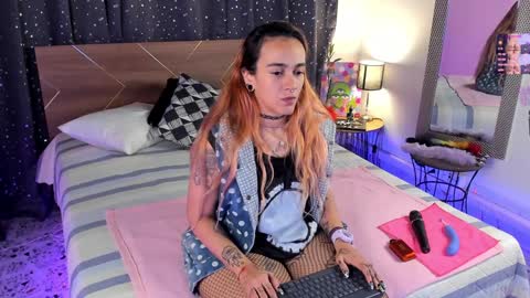Snapshot of danna__castle chatting on 12.20.24 Dannacastle online show from 12.20.24