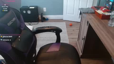 Snapshot of dannyboyx69 chatting on 01.20.25 dannyboyx69 online show from 01.20.25