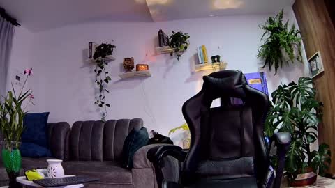 Snapshot of dantecummingss chatting on 01.25.25 Dante online show from 01.25.25