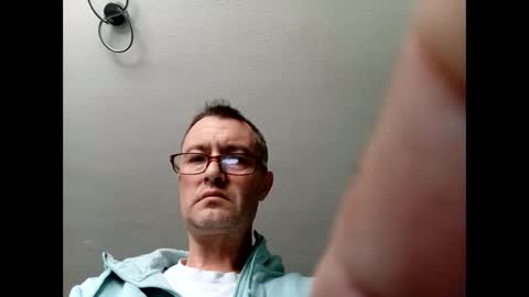 Snapshot of dazzill chatting on 02.12.25 Dazzill online show from 02.12.25