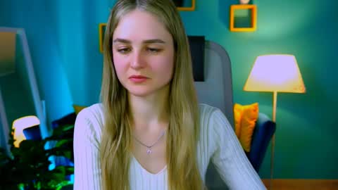 Snapshot of deboralarson chatting on 03.09.25 Debora online show from 03.09.25