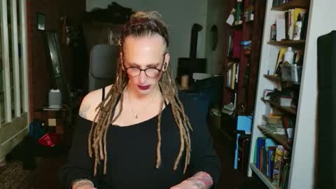 Snapshot of deeliah chatting on 10.25.25 Deeliah online show from 10.25.25