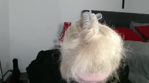 Snapshot of deewhitee chatting on 12.18.24 Jenna online show from 12.18.24