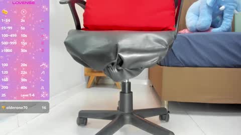 Snapshot of delilaquinn chatting on 12.10.24 delilaquinn online show from 12.10.24