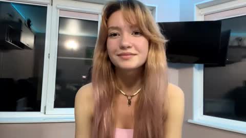 Snapshot of delindakrasnow chatting on 11.11.25 Nami online show from 11.11.25