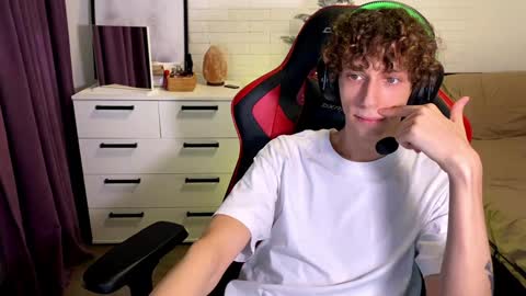 Snapshot of denobluora chatting on 12.10.24 Jasper   online show from 12.10.24