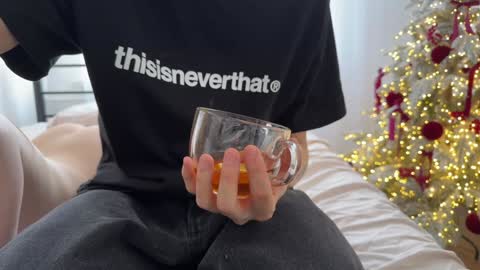 Snapshot of denobluora chatting on 01.12.25 Jasper   online show from 01.12.25