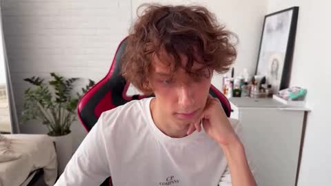 Snapshot of denobluora chatting on 10.03.25 Jasper   online show from 10.03.25