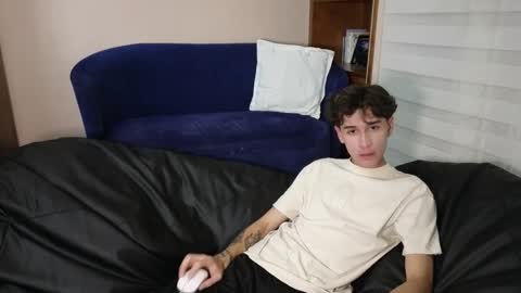 Snapshot of derekswan chatting on 11.11.25 Derek online show from 11.11.25