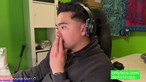 Snapshot of derrick_hose chatting on 01.10.25 Derrick Hose online show from 01.10.25