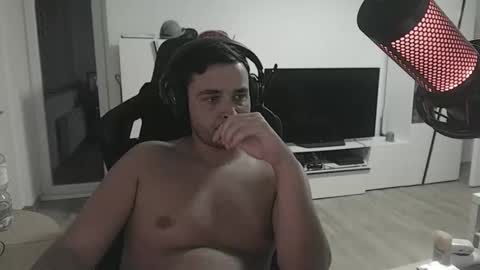 Snapshot of dershark chatting on 10.25.25 dershark online show from 10.25.25