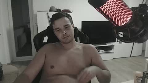 Snapshot of dershark chatting on 10.31.25 dershark online show from 10.31.25