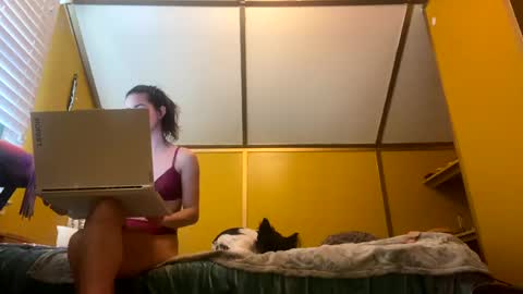 Snapshot of desimonroe chatting on 01.27.25 desimonroe online show from 01.27.25