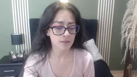 Snapshot of desiring__angel chatting on 01.14.25 Desiring Angel online show from 01.14.25