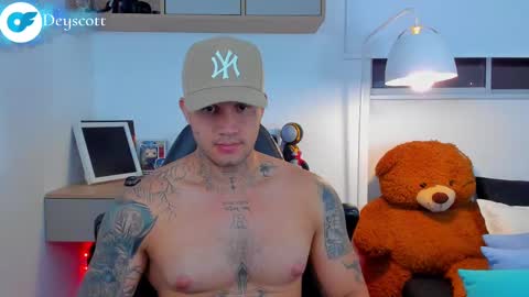 Snapshot of deymon_scott chatting on 02.15.25 JULIAN online show from 02.15.25