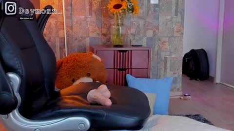Snapshot of deymon_scott chatting on 09.19.25 JULIAN online show from 09.19.25