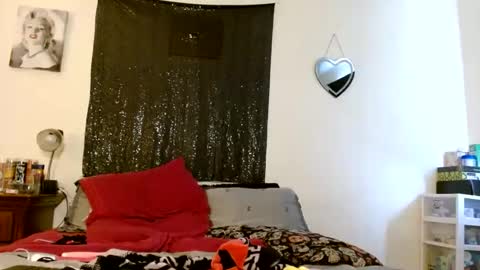 Snapshot of diamondmonroexo chatting on 02.04.25 DiamondMonroeXo online show from 02.04.25