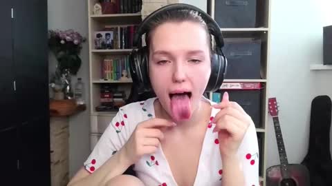 Snapshot of diana_back3 chatting on 10.30.25 diana_back3 online show from 10.30.25