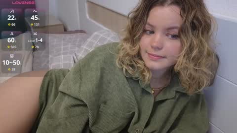 Snapshot of dianaholiday chatting on 09.21.25 Olga online show from 09.21.25
