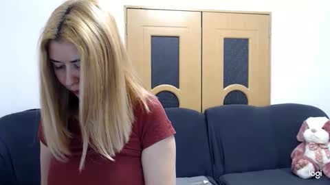 Snapshot of dianasmiey7 chatting on 02.17.25 dianasmiey7 online show from 02.17.25