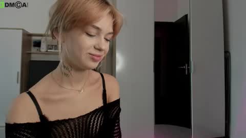 Snapshot of din_star chatting on 10.19.25 Dina online show from 10.19.25