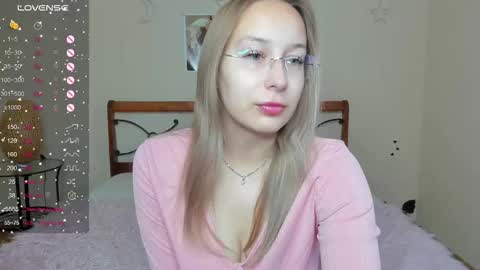 Snapshot of dina_sunshine chatting on 10.12.25 Dina online show from 10.12.25