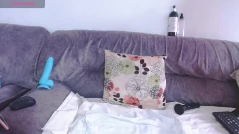 Snapshot of dirty_squirt_molly chatting on 10.15.25 molly online show from 10.15.25