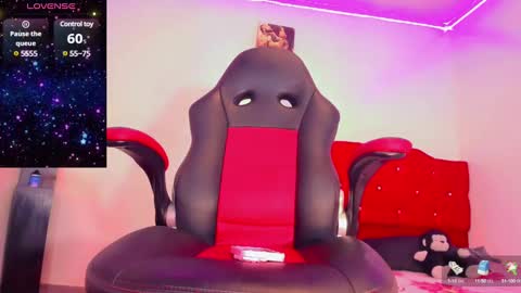 Snapshot of dirtygamesnaomy chatting on 01.26.25 Naomy online show from 01.26.25