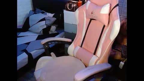 Snapshot of dirtylexa31 chatting on 01.25.25 LEXA online show from 01.25.25