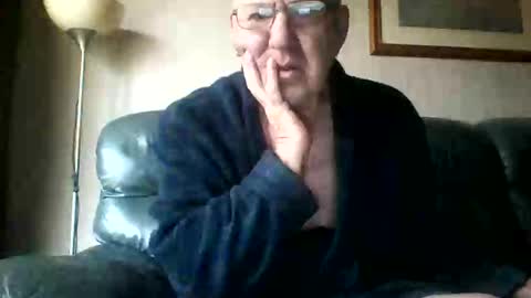 Snapshot of discovery63 chatting on 12.15.24 discovery63 online show from 12.15.24