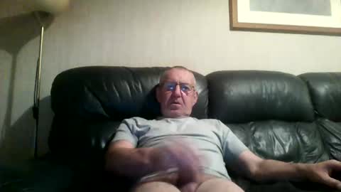 Snapshot of discovery63 chatting on 10.11.25 discovery63 online show from 10.11.25