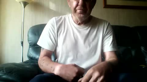 Snapshot of discovery63 chatting on 10.19.25 discovery63 online show from 10.19.25