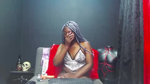 Snapshot of divamafe chatting on 01.13.25 mafe online show from 01.13.25