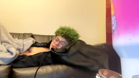 Snapshot of dizzinsweatyy chatting on 02.14.25 dizzinsweatyy online show from 02.14.25