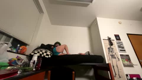 Snapshot of dizzinsweatyy chatting on 02.24.25 dizzinsweatyy online show from 02.24.25