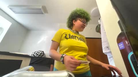 Snapshot of dizzinsweatyy chatting on 02.24.25 dizzinsweatyy online show from 02.24.25