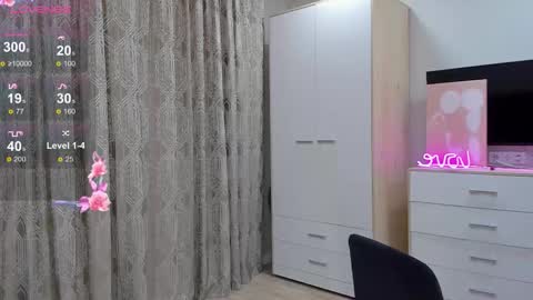 Snapshot of dkny_ chatting on 09.13.25 Maddy online show from 09.13.25