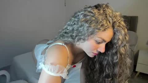 doll_oriana online show from 10.17.25