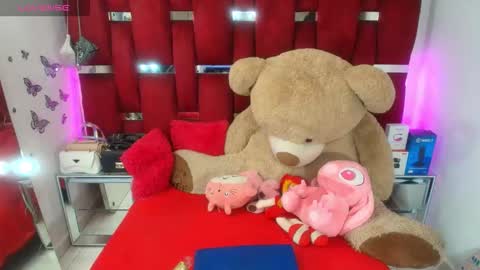 Snapshot of dollfire_bigass chatting on 10.12.25 ginna online show from 10.12.25