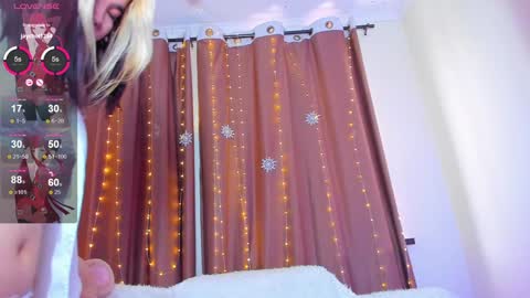 Snapshot of dollyiaa chatting on 12.20.24 Dollya online show from 12.20.24