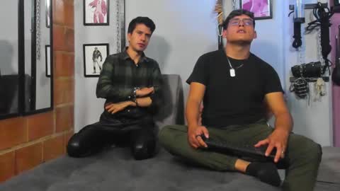 Snapshot of dom2travelers_sm chatting on 02.23.25 Diego Castell online show from 02.23.25