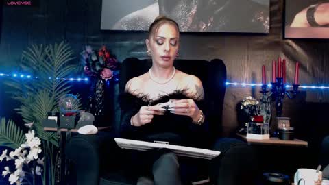 Snapshot of dominatrixeve chatting on 01.04.25 Dominatrix Eve online show from 01.04.25