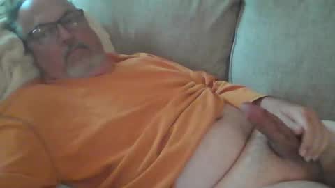 Snapshot of domisz chatting on 10.28.25 domisz online show from 10.28.25